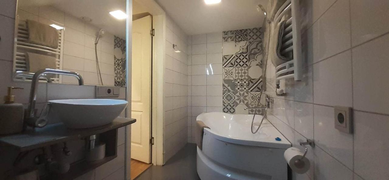 Loft Style Apartments In Kaunas Center Luaran gambar